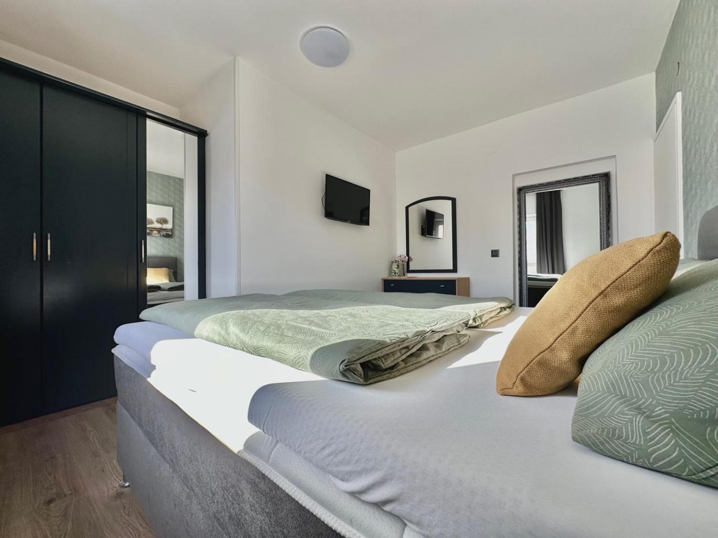 Charming Apartments Dodo Крк Екстер'єр фото